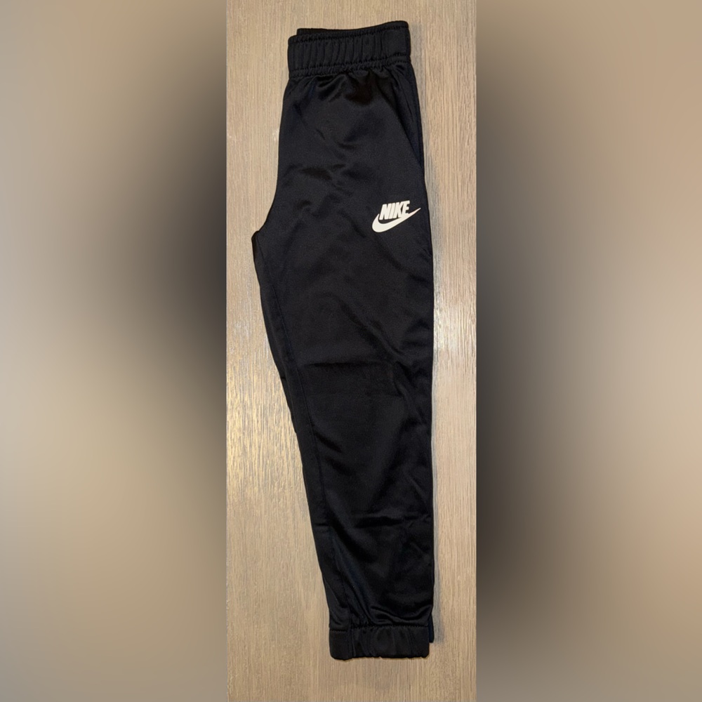 Nike Kids Black Sweatpants - Picture 2 of 7
